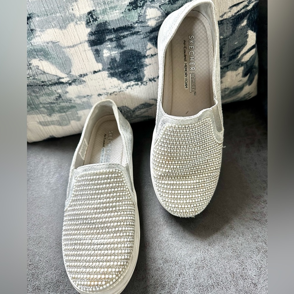 Skecher Slip-on Rhinestones & Pearls 6.5